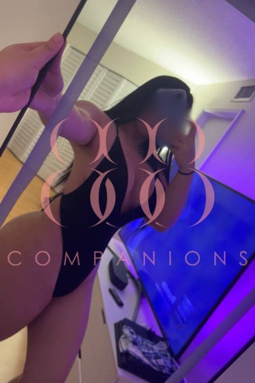 Escort Aida V - 888 Companions